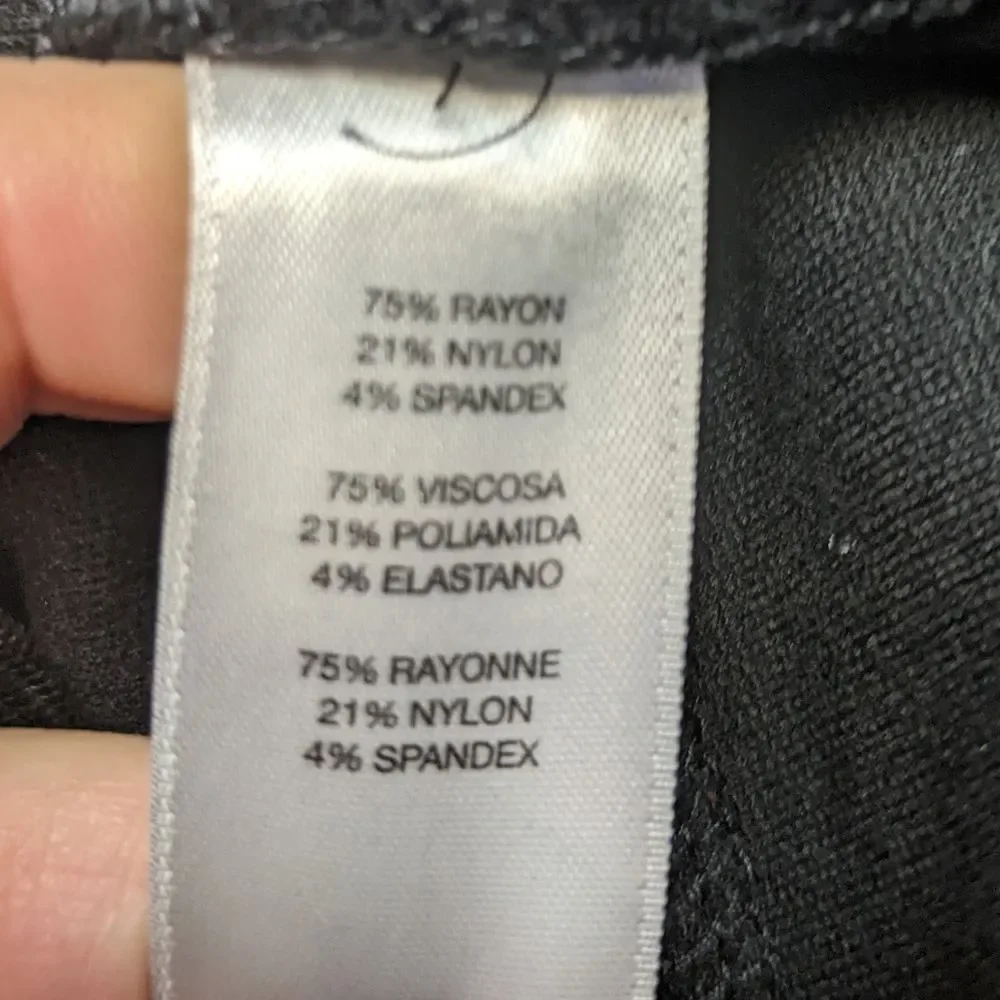 Chico's So Slimming very black rayon/nylon/spandex pull-on waist pants 0.5